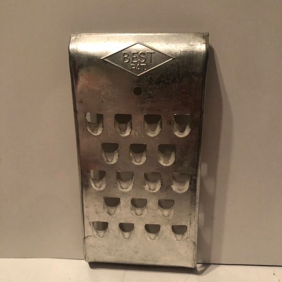 Three vintage ‘BEST’ shredders, made in Canada these are in great used shape. - Picture 4 of 8